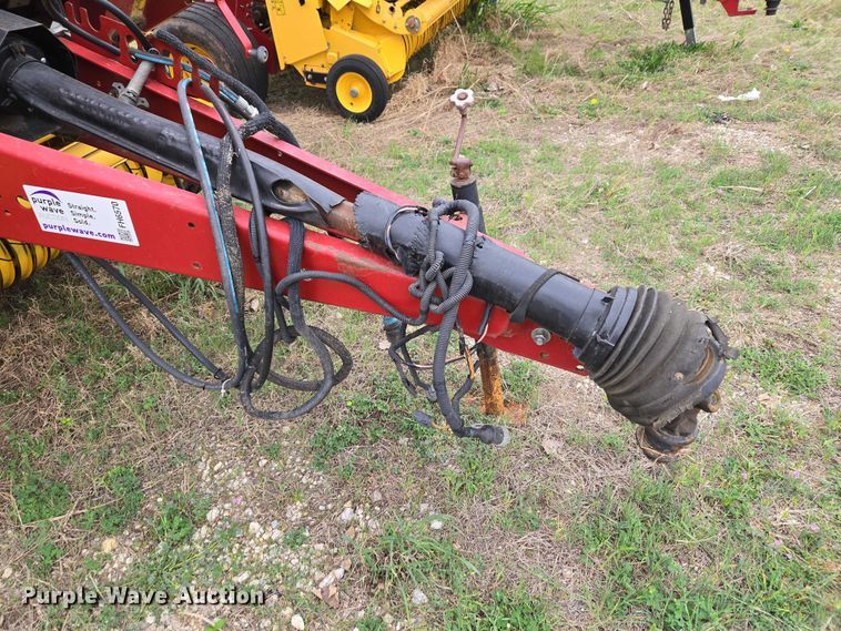 image for item FH6570 2015 New Holland Roll Belt 460 round baler