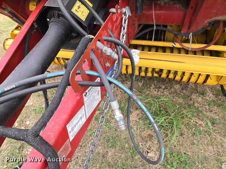 image for item FH6570 2015 New Holland Roll Belt 460 round baler