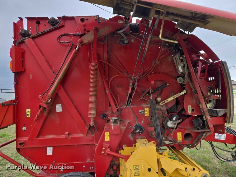 image for item FH6570 2015 New Holland Roll Belt 460 round baler