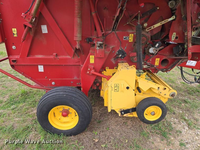 image for item FH6570 2015 New Holland Roll Belt 460 round baler