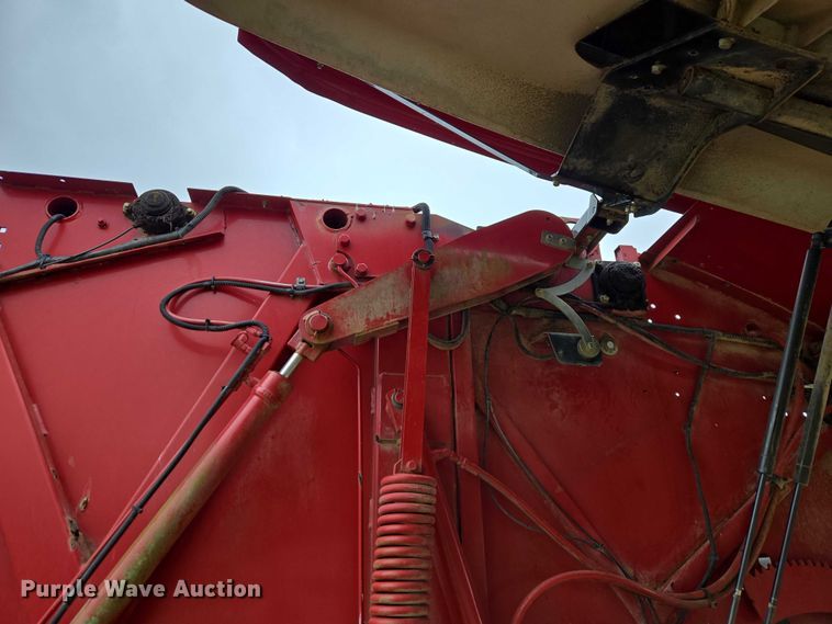 image for item FH6570 2015 New Holland Roll Belt 460 round baler