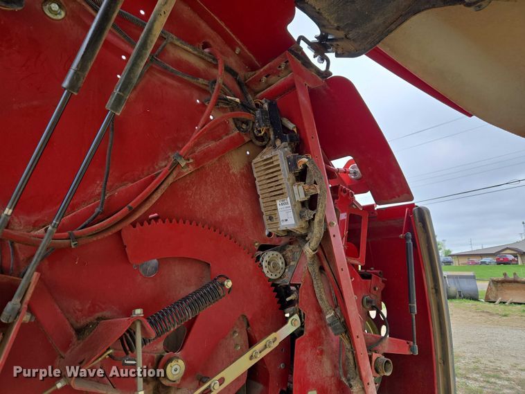 image for item FH6570 2015 New Holland Roll Belt 460 round baler