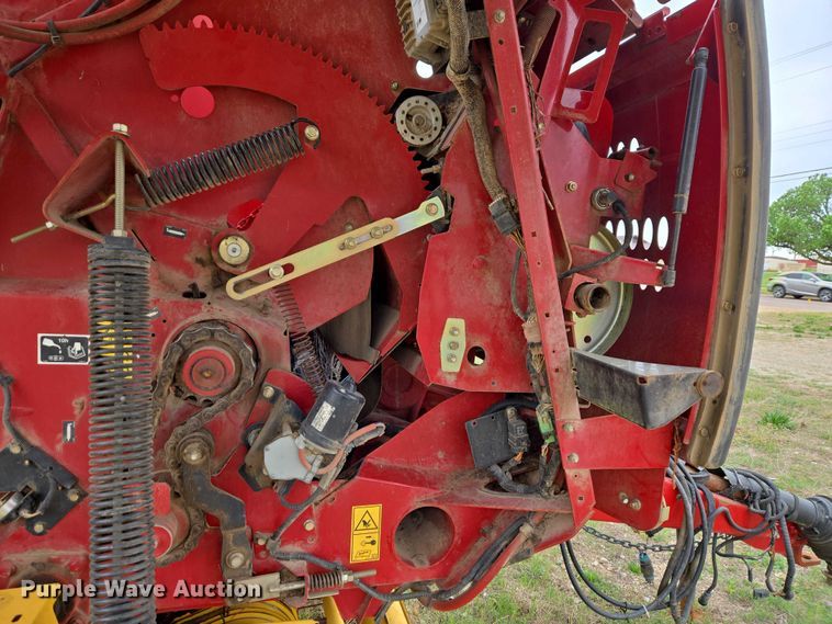 image for item FH6570 2015 New Holland Roll Belt 460 round baler