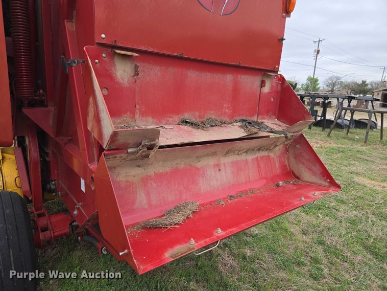 image for item FH6570 2015 New Holland Roll Belt 460 round baler