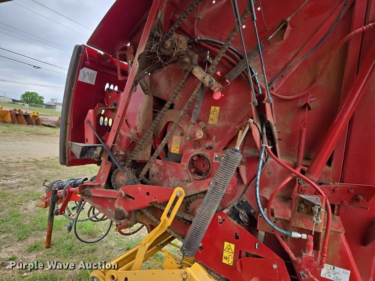 image for item FH6570 2015 New Holland Roll Belt 460 round baler
