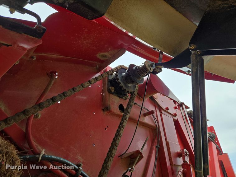 image for item FH6570 2015 New Holland Roll Belt 460 round baler