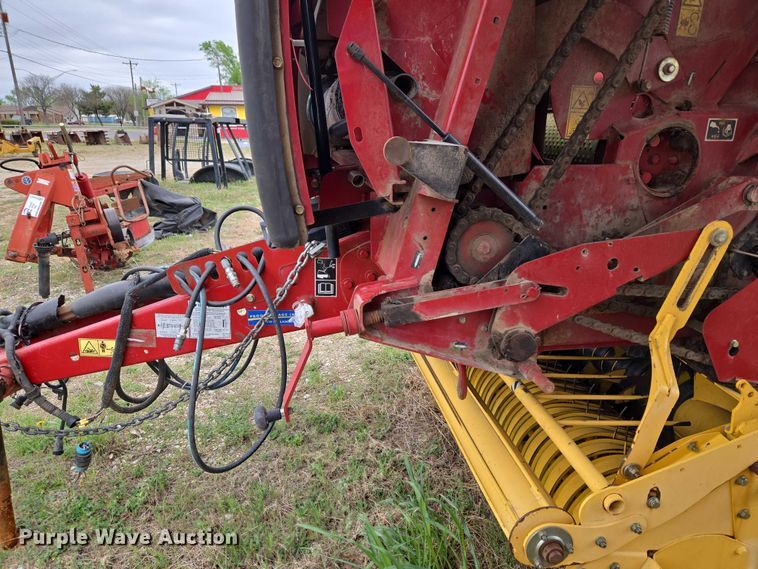 image for item FH6570 2015 New Holland Roll Belt 460 round baler