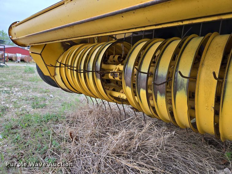image for item FH6570 2015 New Holland Roll Belt 460 round baler