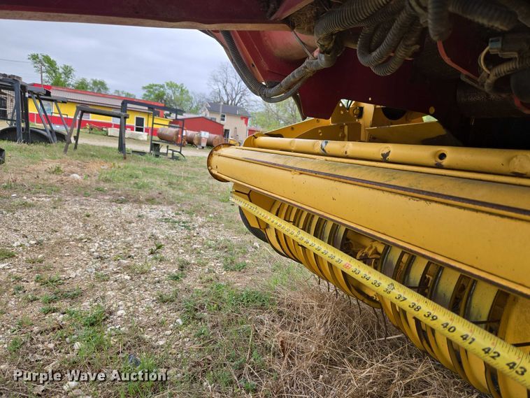 image for item FH6570 2015 New Holland Roll Belt 460 round baler