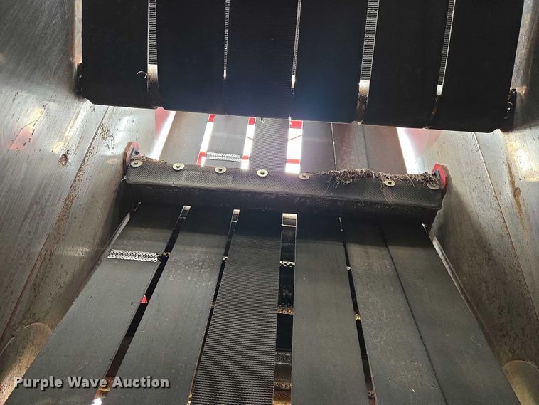 image for item FH6570 2015 New Holland Roll Belt 460 round baler