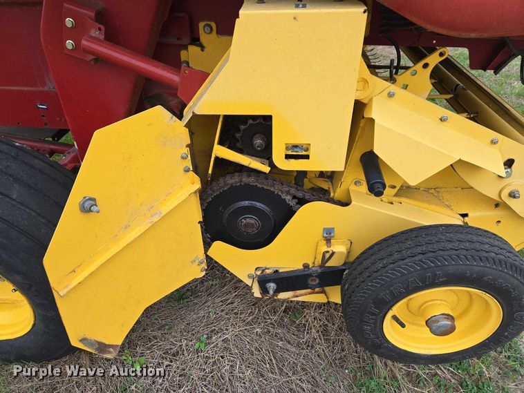 image for item FH6570 2015 New Holland Roll Belt 460 round baler