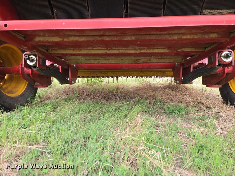 image for item FH6570 2015 New Holland Roll Belt 460 round baler