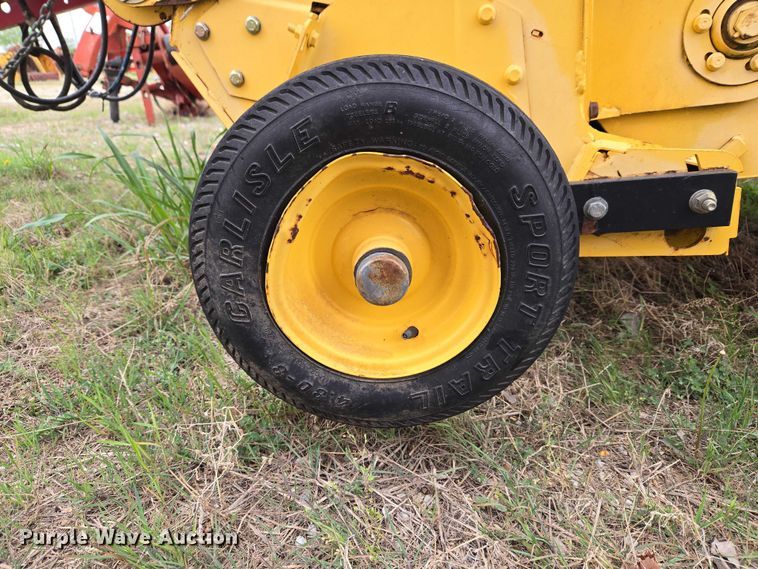 image for item FH6570 2015 New Holland Roll Belt 460 round baler