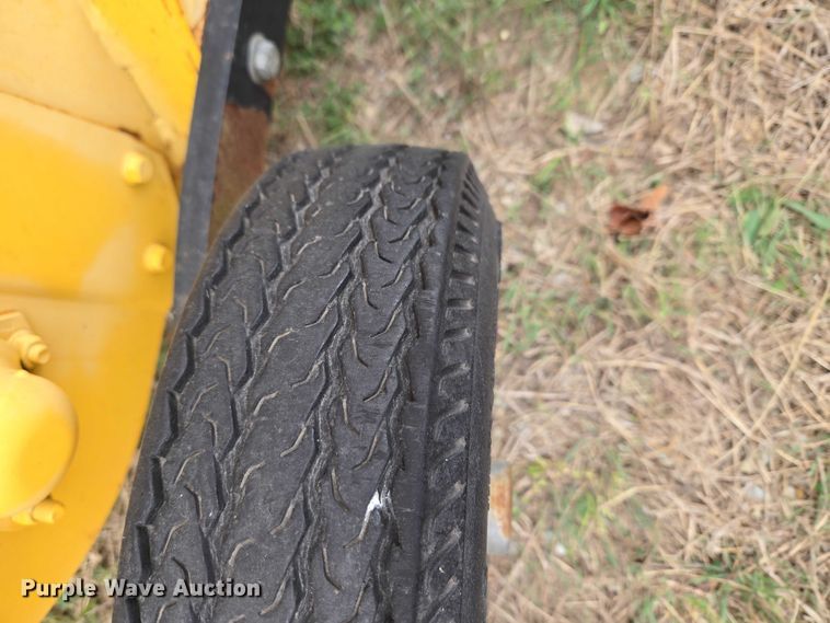 image for item FH6570 2015 New Holland Roll Belt 460 round baler