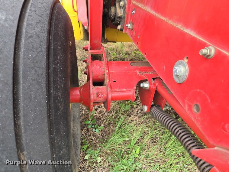 image for item FH6570 2015 New Holland Roll Belt 460 round baler