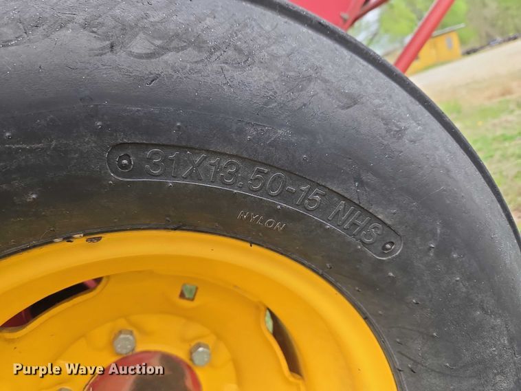 image for item FH6570 2015 New Holland Roll Belt 460 round baler