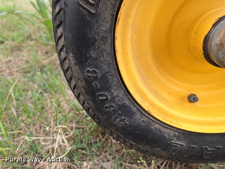 image for item FH6570 2015 New Holland Roll Belt 460 round baler