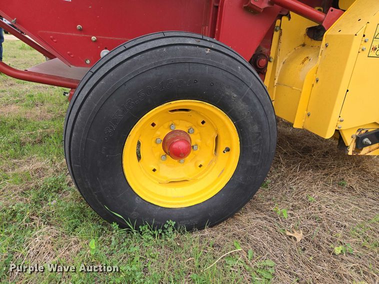 image for item FH6570 2015 New Holland Roll Belt 460 round baler