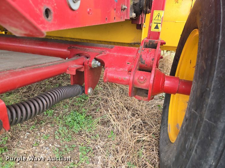 image for item FH6570 2015 New Holland Roll Belt 460 round baler