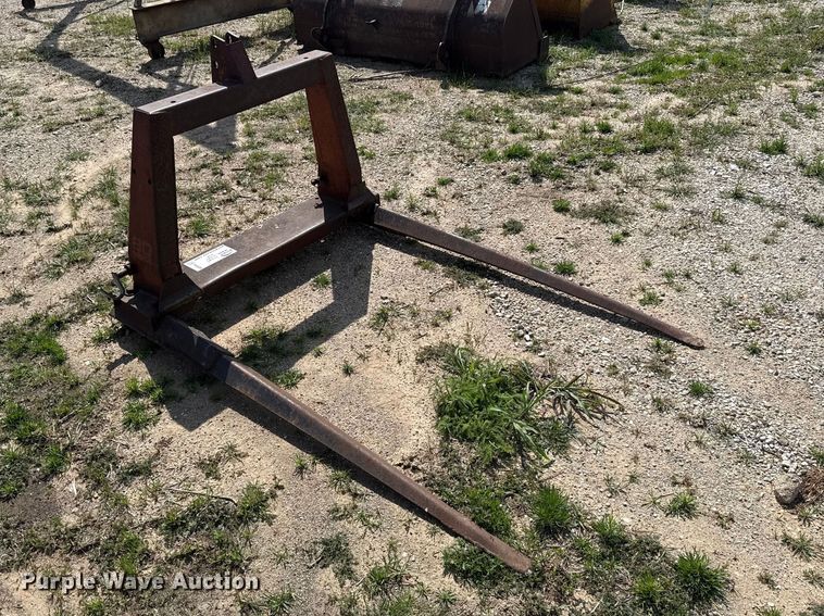 image for item FH6589 New Holland 80 hay bale spear