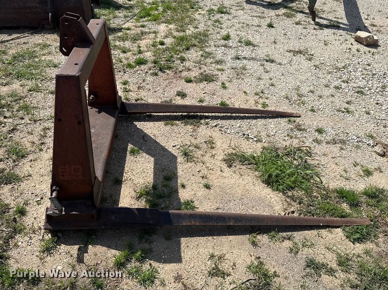 image for item FH6589 New Holland 80 hay bale spear