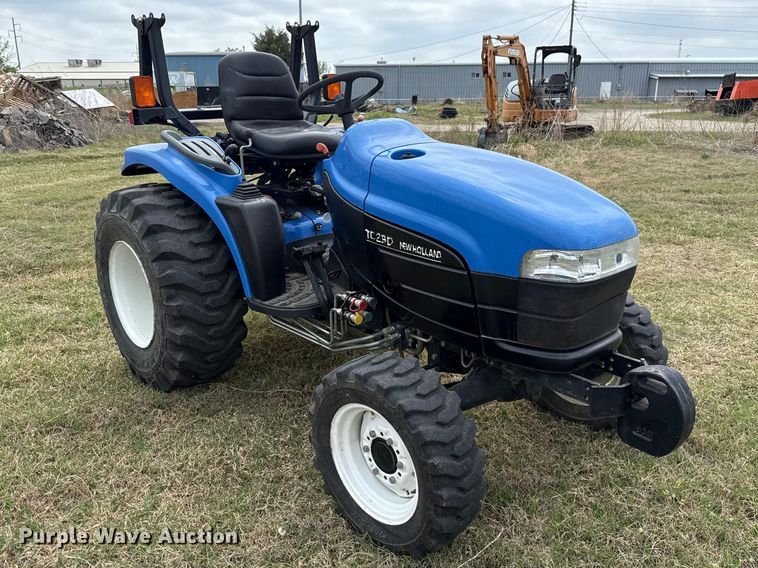 image for item FH6590 New Holland TC29D MFWD tractor