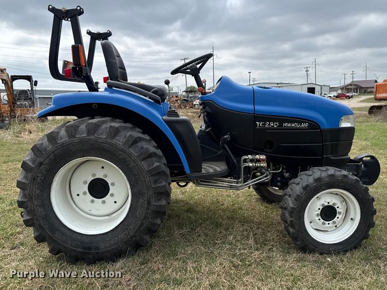 image for item FH6590 New Holland TC29D MFWD tractor