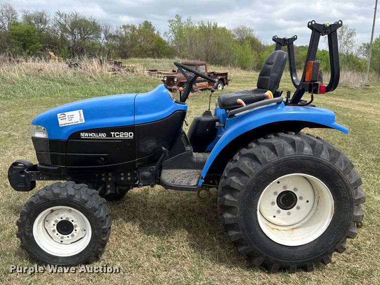 image for item FH6590 New Holland TC29D MFWD tractor