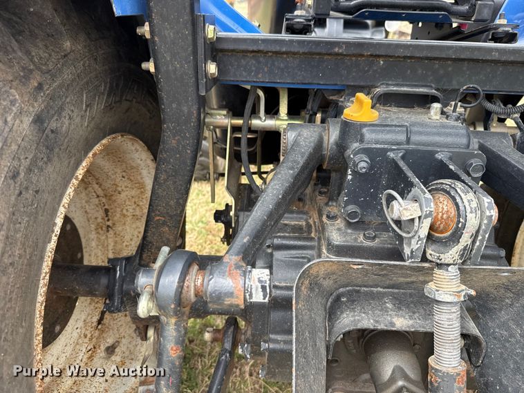 image for item FH6590 New Holland TC29D MFWD tractor