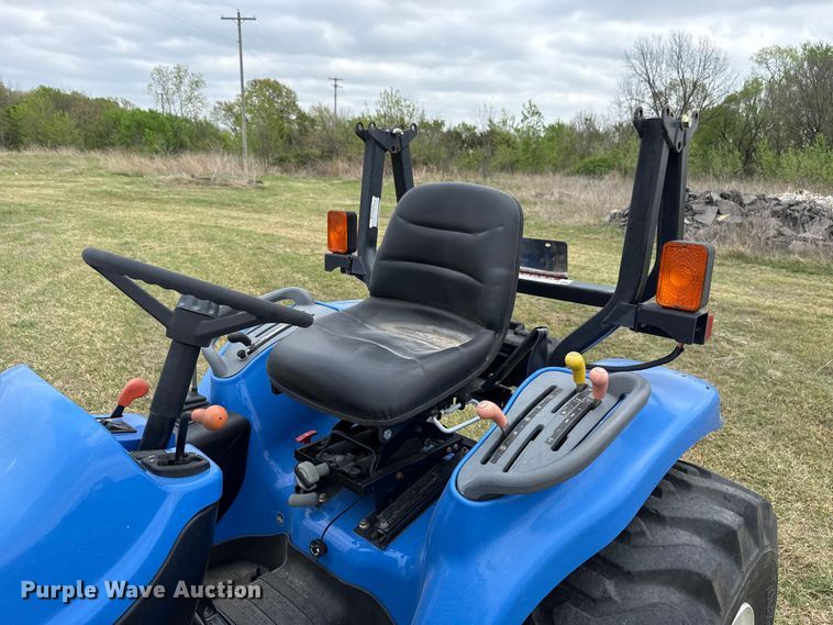 image for item FH6590 New Holland TC29D MFWD tractor