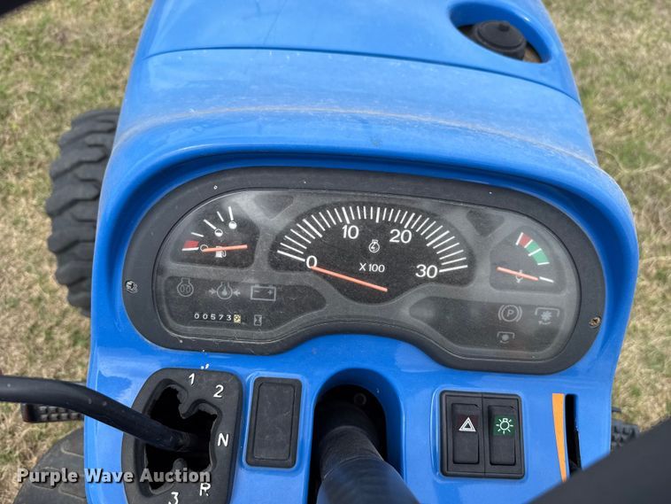 image for item FH6590 New Holland TC29D MFWD tractor