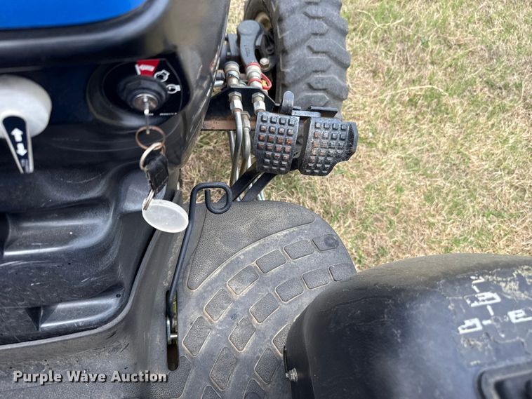 image for item FH6590 New Holland TC29D MFWD tractor