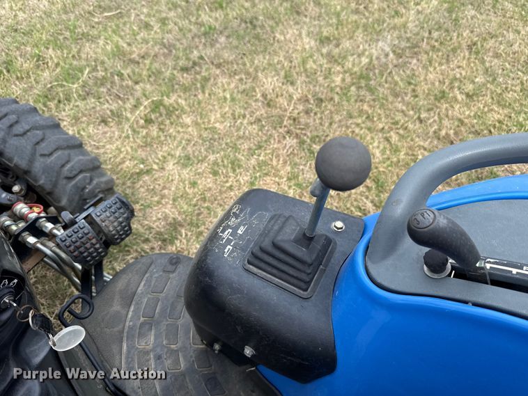 image for item FH6590 New Holland TC29D MFWD tractor