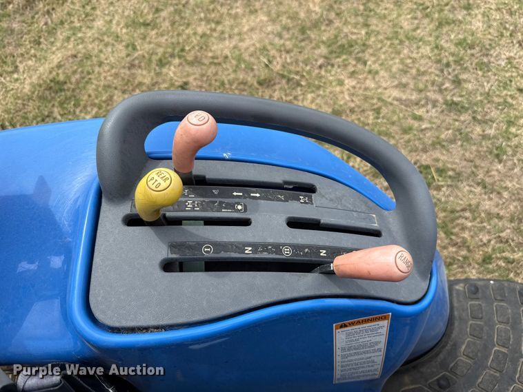 image for item FH6590 New Holland TC29D MFWD tractor