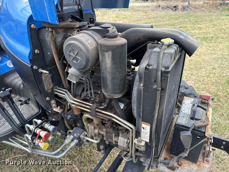 image for item FH6590 New Holland TC29D MFWD tractor