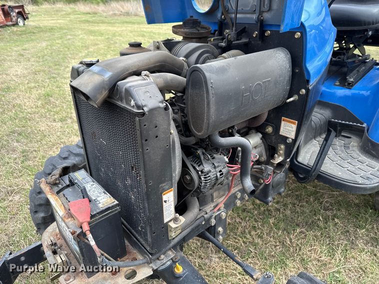 image for item FH6590 New Holland TC29D MFWD tractor