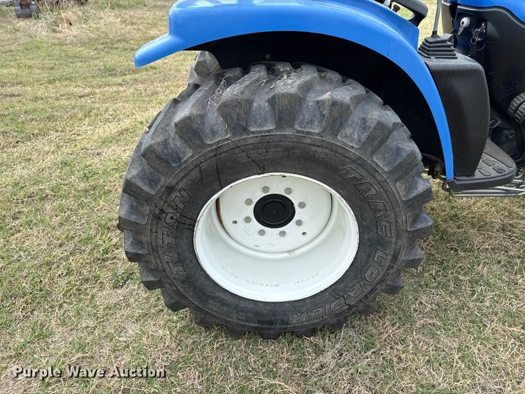 image for item FH6590 New Holland TC29D MFWD tractor