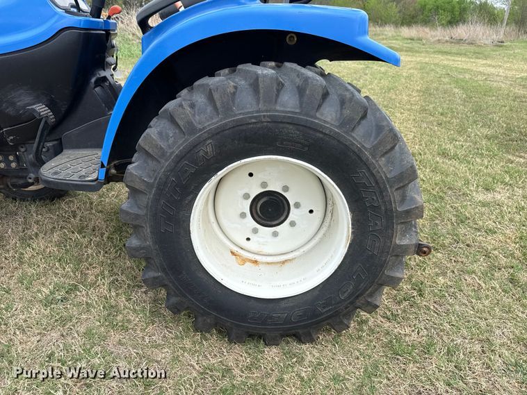image for item FH6590 New Holland TC29D MFWD tractor