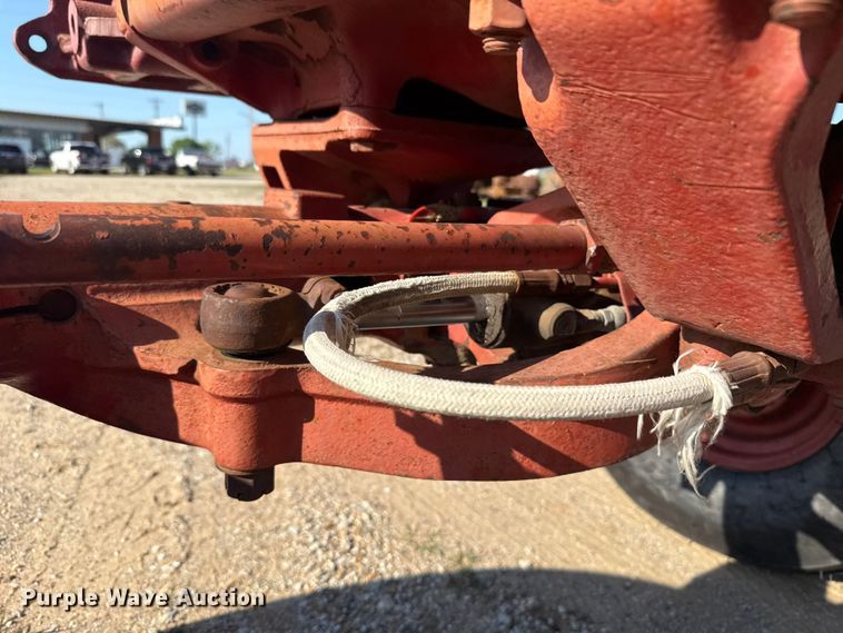 image for item FH6591 1979 International Harvester F1086 tractor