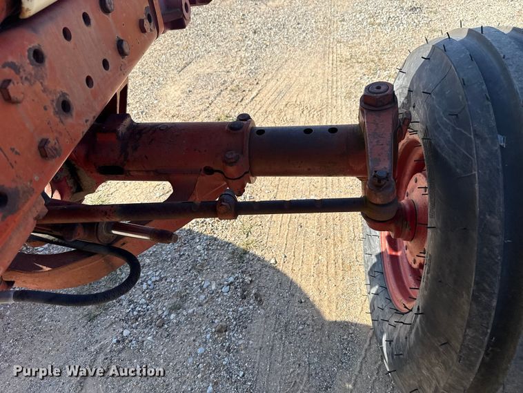 image for item FH6591 1979 International Harvester F1086 tractor