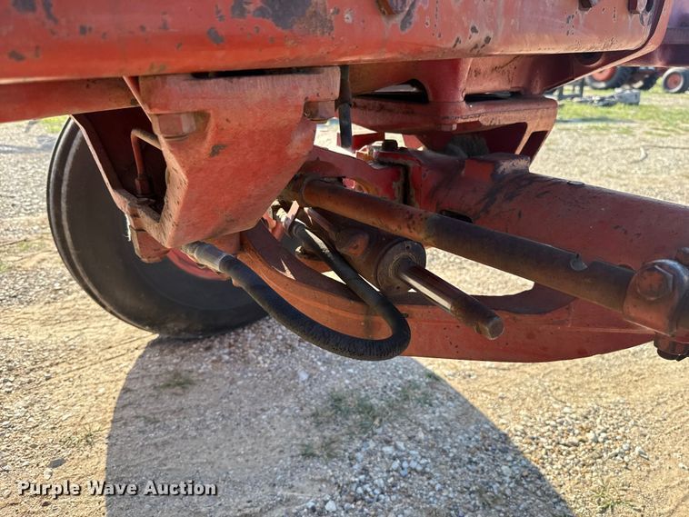 image for item FH6591 1979 International Harvester F1086 tractor