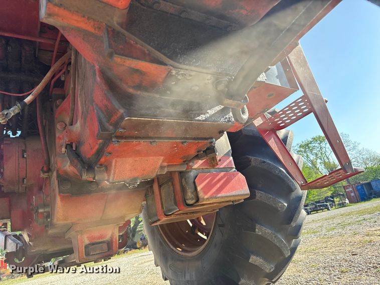 image for item FH6591 1979 International Harvester F1086 tractor