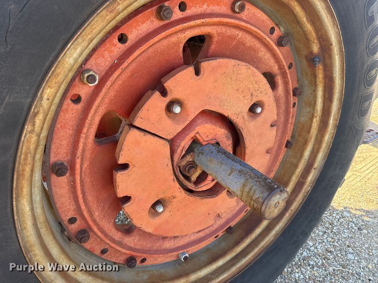 image for item FH6591 1979 International Harvester F1086 tractor