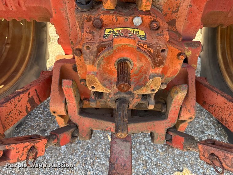 image for item FH6591 1979 International Harvester F1086 tractor