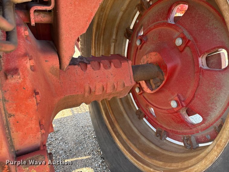 image for item FH6591 1979 International Harvester F1086 tractor