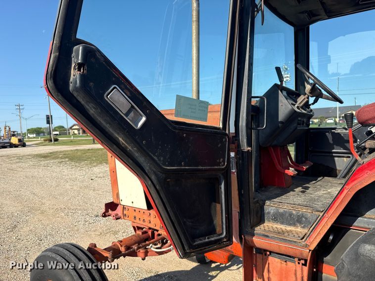image for item FH6591 1979 International Harvester F1086 tractor