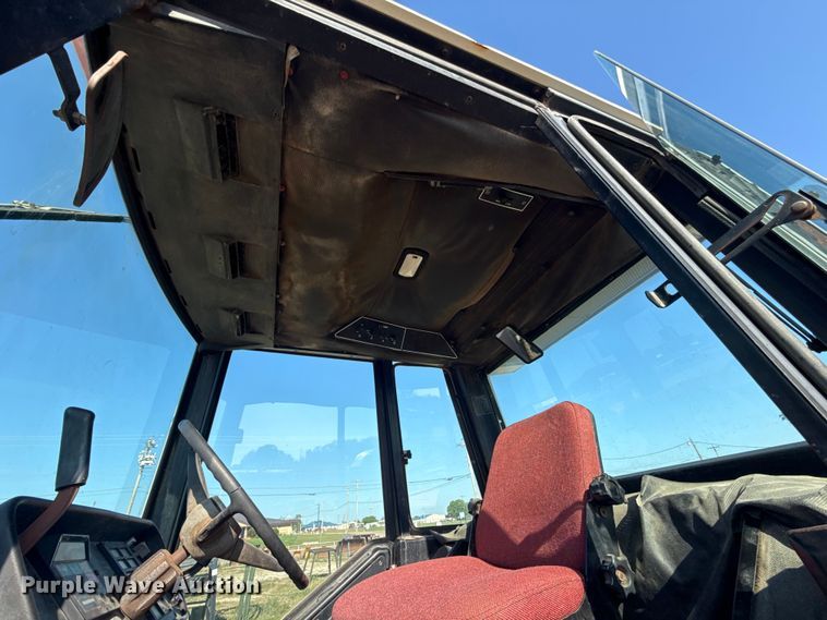 image for item FH6591 1979 International Harvester F1086 tractor