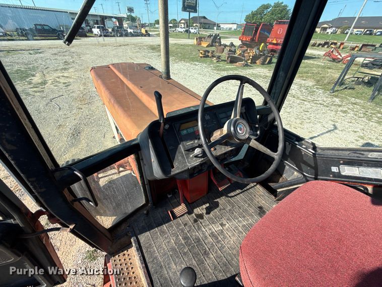 image for item FH6591 1979 International Harvester F1086 tractor