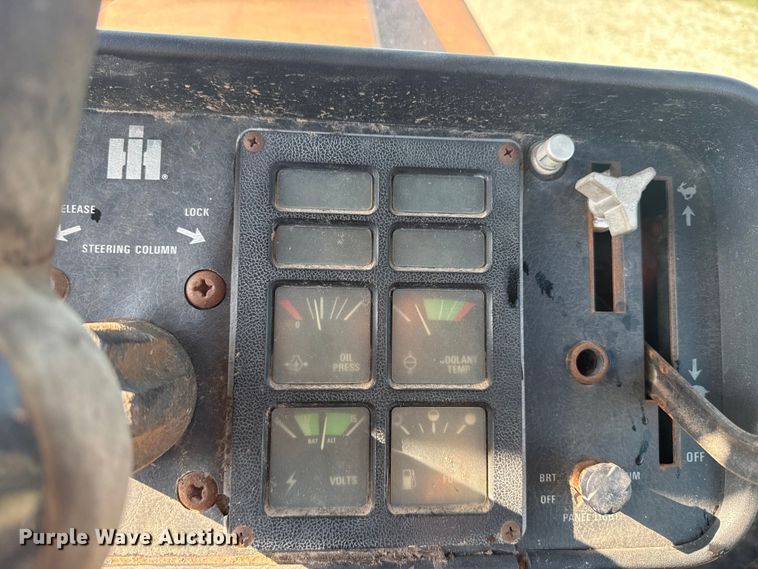 image for item FH6591 1979 International Harvester F1086 tractor