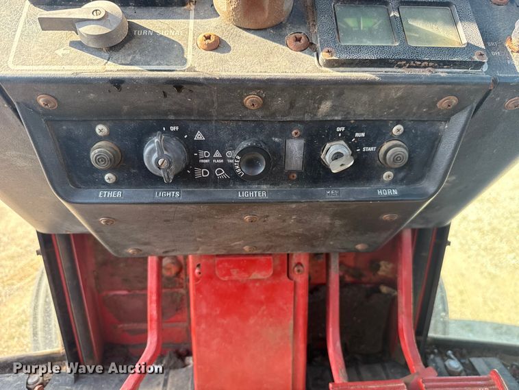 image for item FH6591 1979 International Harvester F1086 tractor